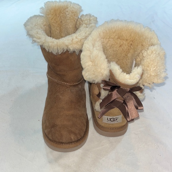 UGG Bailey Bow II in chestnut brown - Picture 2 of 13